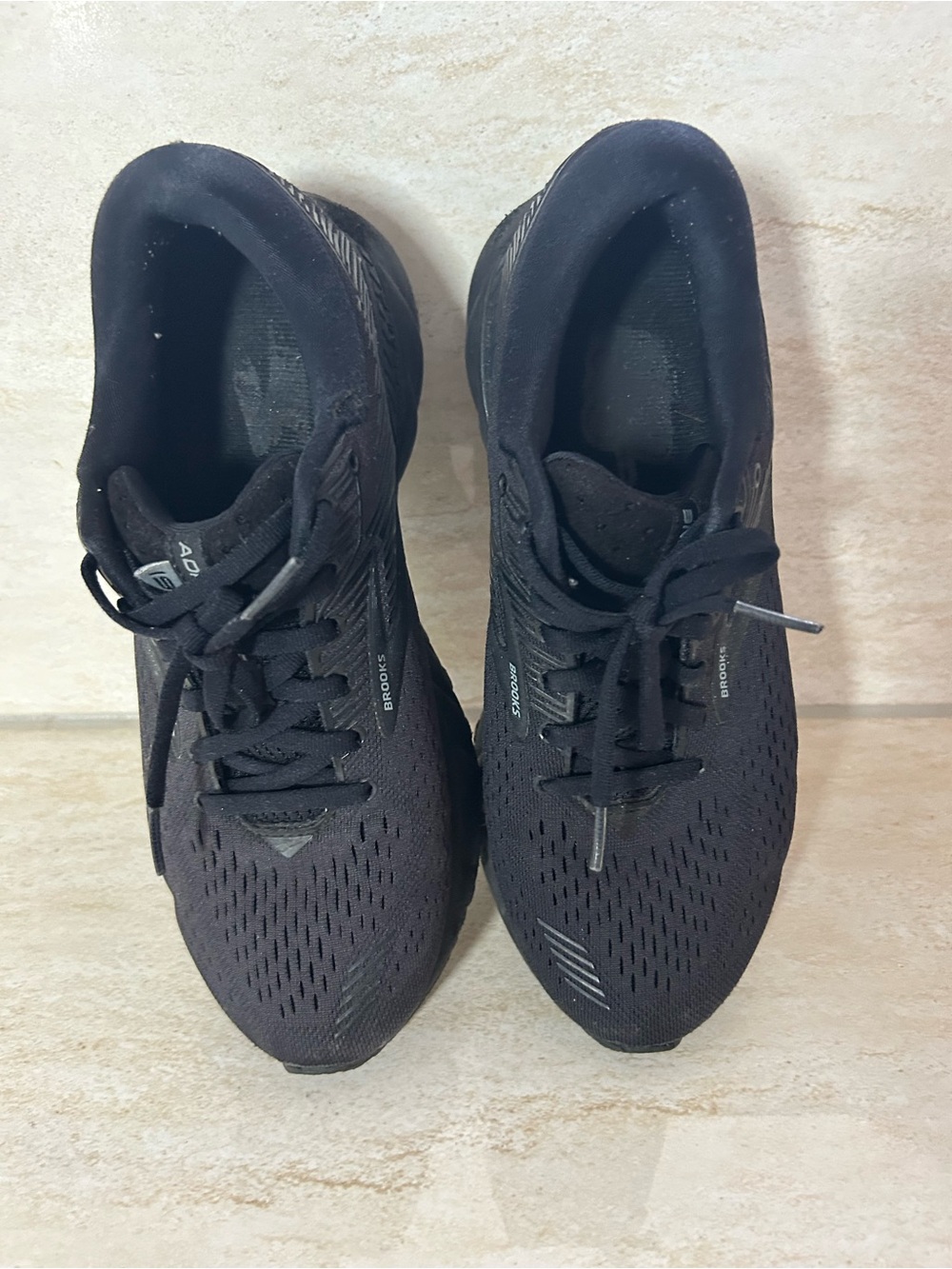 Brooks women size 8 adrenaline GTS black shoes